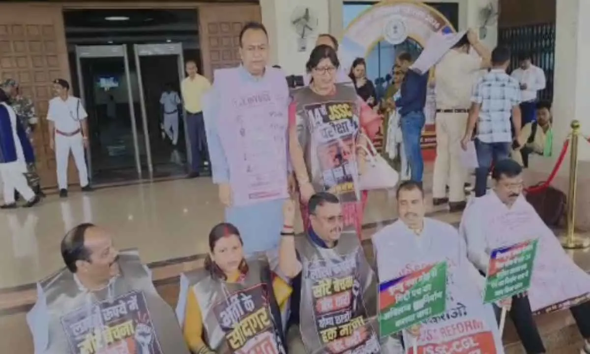 मानसून सत्र के दूसरे दिन विधानसभा में हंगामा, JPSC-JSSC मुद्दे पर विपक्ष का जोरदार प्रदर्शन