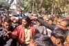 Latehar news: सड़क जाम कर रहे लोगों और पुलिस में हुई तकरार, प्राथमिकी दर्ज