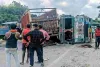 Koderma News: दो ट्रकों की भिड़ंत, तीन लोग घायल, बस दुर्घटनाग्रस्त 
