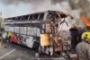 मौत का मोड़: रफ़्तार के कहर ने बस को बनाया आग का गोला, 14 की दर्दनाक मौत
