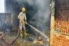 Giridih News: टिबड़ेवाल टेक्सटाइल के मकान की छत पर लगी आग, मची अफरातफरी; बड़ा हादसा टला