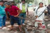 Dhanbad News: भीषण गर्मी में लोगों को राहत, वार्ड-5 में युद्ध स्तर पर सुधारे जा रहे चापाकल