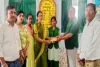 Pakur News: मैट्रिक परीक्षा में स्कूल टॉपर बनी रिया कुमारी को आलोकानंदा चैरिटेबल ट्रस्ट ने किया सम्मानित