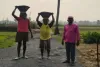 Sahebganj News: सिस्टम फेल, समाजसेवी पास: टुनटुन ने अपने खर्चे से बना दी गांव की सड़क