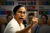 रुझानों में पिछड़ीं ममता बनर्जी? चुनाव से पहले ही दिखी बेचैनी या रणनीतिक आक्रामकता, बंगाल में बदलता सियासी समीकरण