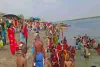 बुद्ध पूर्णिमा पर गंगा घाटों पर उमड़ी श्रद्धालुओं की भीड़, सुरक्षा के कड़े इंतजाम