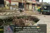 बरहरवा स्टेशन के पार्किंग एरिया में महीनों से 'मौत का गड्ढा',  यात्री-जानवर गिरने का खतरा; रेलवे बेखबर
