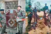 Hazaribagh News: फरार आरोपियों के घर पुलिस ने चिपकाया इश्तिहार, इलाके में मचा हड़कंप