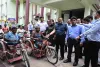 Bokaro News: समाहरणालय परिसर में  दिव्यांगजनों को बैटरी चालित ट्राईसाइकिल का किया गया वितरण 