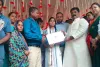 Bokaro News: राज्य टॉपर छोटी कुमारी को मंत्री योगेंद्र प्रसाद महतो ने किया सम्मानित