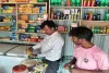 Pakur News: खाद्य सुरक्षा पदाधिकारी द्वारा होटल एवं किराना दुकानों का किया औचक निरीक्षण
