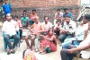Giridih News: फॉरवर्ड ब्लॉक की टीम पहुंची खनडीहा, दिलीप दास के परिजनों और ग्रामीणों से की मुलाकात