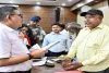 Bokaro News: 'हम आपको सुनते हैं' कार्यक्रम में उपायुक्त ने सुनीं जनता की फरियाद, त्वरित निष्पादन के निर्देश