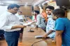 Bokaro News: जनता की समस्याओं पर सुनवाई, समाहरणालय में आयोजित 'हम आपको सुनते हैं' कार्यक्रम