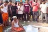 Dhanbad News: चीरागोड़ा श्मशान रोड के मैदान में मिला मोबाइल दुकानदार का शव, इलाके में तनाव