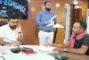 Palamu News: समाहरणालय में जन समाधान दिवस, उपायुक्त दिलीप सिंह शेखावत ने सुनीं शिकायतें, दिए कड़े निर्देश