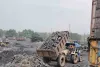 Ramgarh News: सीसीएल प्रबंधन का बड़ा एक्शन, अवैध कोयला मुहानों पर चला बुलडोजर, 20 टन कोयला जब्त