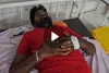 बीजेपी युवा मोर्चा जिलाध्यक्ष की दबंगई: शराब दुकान में घुसकर हंगामा, सेल्समैन को सड़क पर घसीटकर पीटा