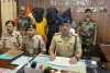 Jamtara News: क्रेडिट कार्ड बंद होने का झांसा देकर उड़ाते थे लाखों रुपये, झाड़ीनुमा मैदान से 3 साइबर ठग गिरफ्तार