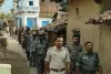 Palamu News: मुहर्रम पर शांति व्यवस्था के लिए पुलिस ने निकाला फ्लैग मार्च