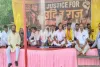 Koderma News: सेक्रेड हार्ट स्कूल के छात्र उदित राज की मौत का मामला, दूसरे दिन भी जारी रहा अनिश्चितकालीन धरना