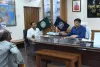Deoghar News: डीसी सौरभ कुमार भुवानिया ने जनता दरबार में सुनीं समस्याएं