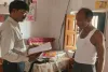Koderma News: जिला आपूर्ति पदाधिकारी का औचक निरीक्षण, पीडीएस दुकान बंद मिलने पर भड़के अफसर