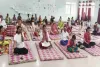Koderma News: प्रखंड मुख्यालय पर बीडीओ और सीओ के नेतृत्व में सामूहिक विधिक योगाभ्यास