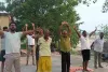 Koderma News: बाबा महेश्वर नाथ धाम की पावन भूमि पर मना अंतर्राष्ट्रीय योग दिवस
