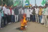 Sahebganj News: NEET-2026 में गड़बड़ी और छात्रों पर लाठीचार्ज के विरोध में झामुमो का आक्रोश मार्च, भाजपा का पुतला फूंका