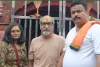 Dumka News: 'सीआईडी' फेम डॉ. सालुंखे (नरेंद्र गुप्ता) ने बाबा बासुकीनाथ दरबार में टेका मत्था