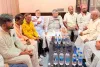 भाजपा प्रदेश अध्यक्ष आदित्य साहू ने बड़कागांव पहुंचकर दिवंगत मोलनी देवी को दी श्रद्धांजलि