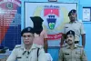 Sahibganj News: बरहरवा पुलिस की बड़ी कार्रवाई, युवक के पास से देसी पिस्टल, 5 कारतूस और संदिग्ध पाउडर बरामद