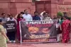 संसद के बाहर भाजपा सांसदों का प्रदर्शन, पंजाब के शिक्षामंत्री हरजोत सिंह बैंस के इस्तीफे की मांग