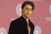 Aryan Khan Viral Video: लंदन की सड़कों पर मिस्ट्री गर्ल के साथ दिखे शाहरुख खान के बेटे