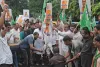 Pakur News: नीट विवाद और छात्रों पर लाठीचार्ज के विरोध में झामुमो ने निकाला आक्रोश मार्च