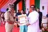 स्वतंत्रता दिवस समारोह में मुख्यमंत्री ने पुलिस अधिकारियों-जवानों को पदक देकर किया सम्मानित