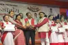 Hazaribagh News: बड़ा अखाड़ा ठाकुरबाड़ी में गूंजा जनजातीय गौरव का स्वर, 80 स्टॉलों में दिखा महिला उद्यमिता का हुनर