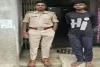 Sahibganj News: जाली नोट कांड में फरार अभियुक्त के घर चिपकाया गया इश्तिहार, ढोल-बाजे के साथ पहुंची टीम