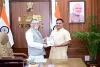 Deoghar News: चंद्रशेखर खवाड़े ने राज्यपाल संतोष गंगवार को सौंपा ज्ञापन, भू-माफिया पर कार्रवाई की मांग