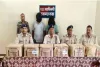 Crime News: पलामू: ई-रिक्शा से 1030 पीस अवैध देशी शराब बरामद, 5 तस्कर गिरफ्तार