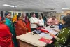 Giridih News: समाहरणालय में आयोजित जनता दरबार में अधिकारियों ने सुनीं आमजनों की समस्याएं