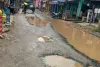 Sahebganj News: कोटालपोखर में गनी चौक से रेलवे फाटक तक जर्जर सड़क बनी आफत