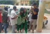 Koderma News: कस्तूरबा की छात्राओं का फूटा गुस्सा, वार्डन के खिलाफ निकाला 7 किमी पैदल मार्च