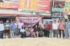 Dumka News: श्रावणी मेले में कांवरियों की सेवा, महादेव कृपा शिविर में बांटा गया पानी और फ्रूटी