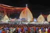 Deoghar News: उपायुक्त सौरभ कुमार भुवानिया ने बाबाधाम में कतार प्रबंधन और सुरक्षा व्यवस्था परखी