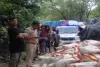Koderma News: घाटी के नौवां माइल में ब्रेक फेल होने से चावल लदा ट्रक दुर्घटनाग्रस्त