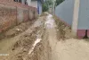 Lohardaga News: वार्ड नंबर-4 में कीचड़युक्त सड़क से बढ़ी परेशानी, पाइपलाइन के लिए सड़क तोड़े जाने से लोगों में नाराजगी