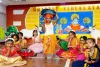 Koderma News: ग्रिज़ली विद्यालय में हर्षोल्लास के साथ मनाई गई श्रीकृष्ण जन्माष्टमी