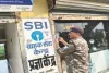 Hazaribagh News: अपराध नियंत्रण हेतु पुलिस की नई पहल, संवेदनशील स्थानों पर लगे 'रक्षक ऐप' QR कोड